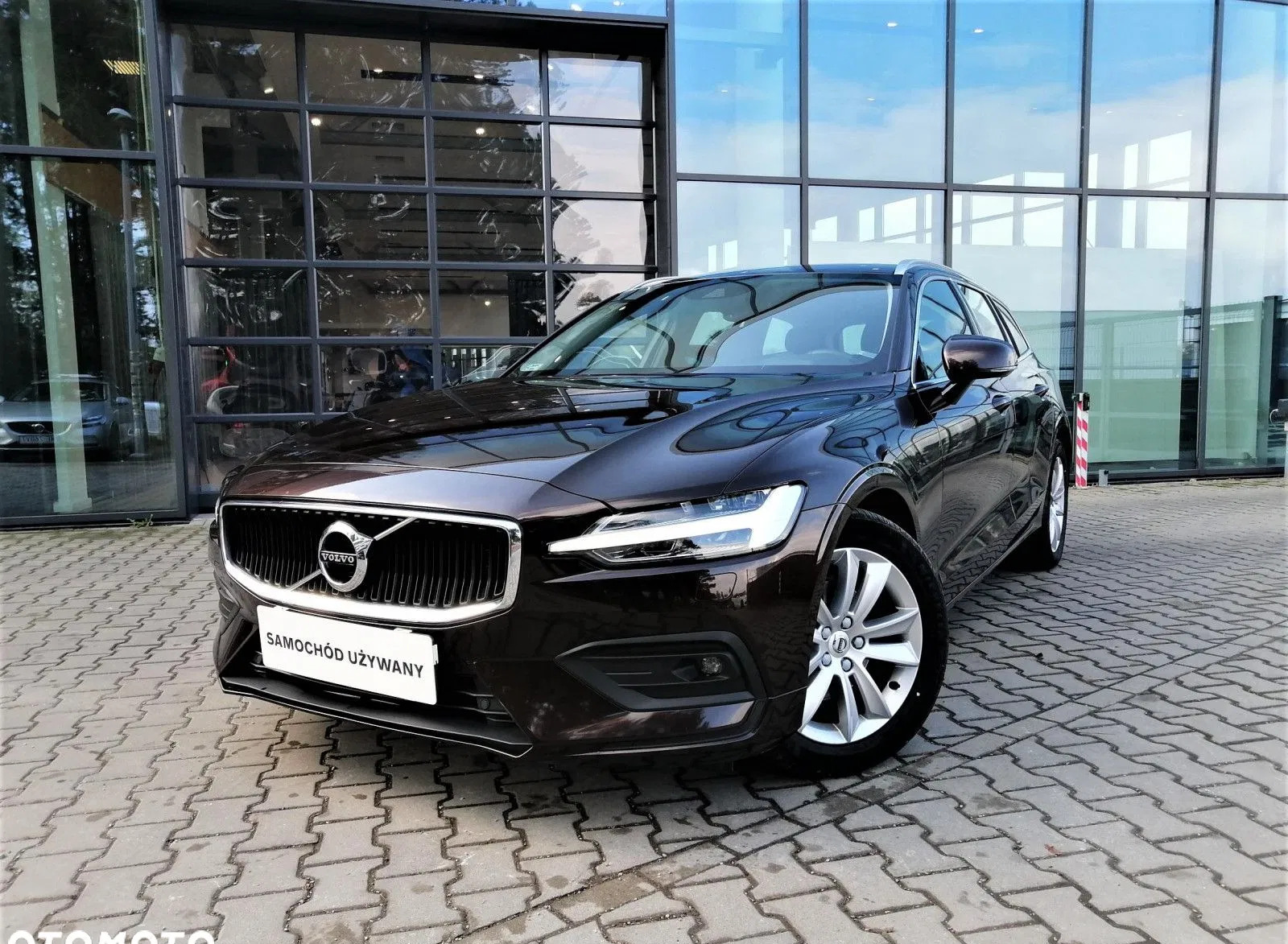 samochody osobowe Volvo V60 cena 119900 przebieg: 139998, rok produkcji 2020 z Suchowola